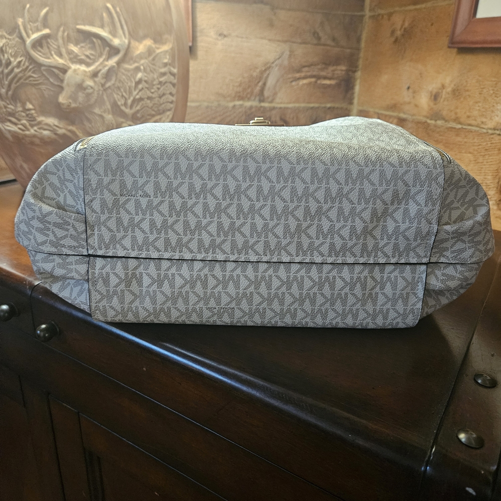 Michael Kors Cream and Tan Hobo Bag - Picture 8 of 10